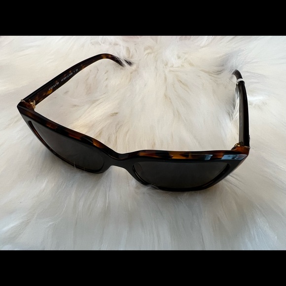 NWT. Coach Tortoise square sunglasses - Picture 3 of 5